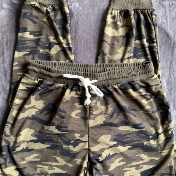 Women’s camo jogger sweats size large - Picture 2 of 7